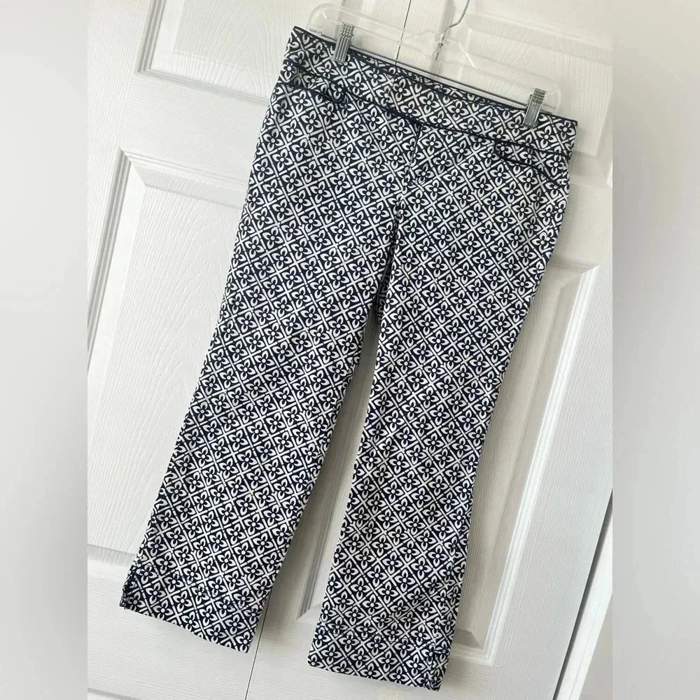 Lilly Pulitzer Horse Of Course + Floral Corduroy Capris Palm Beach Fit Size 4 - Picture 4 of 16